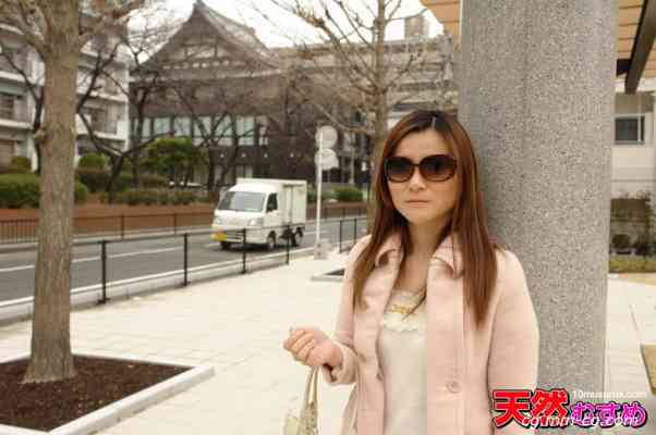 10musume 2012.04.11 男部屋２連発 三井利香